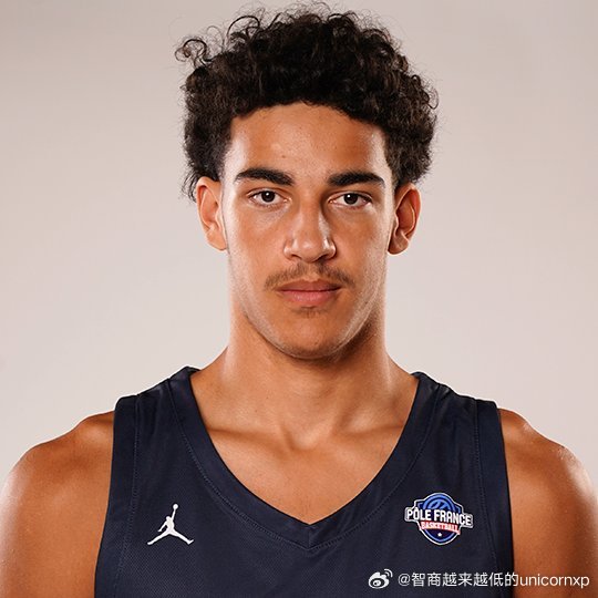 Aaron Towo-Nansi(2009-176cm-PG)和Nathan S