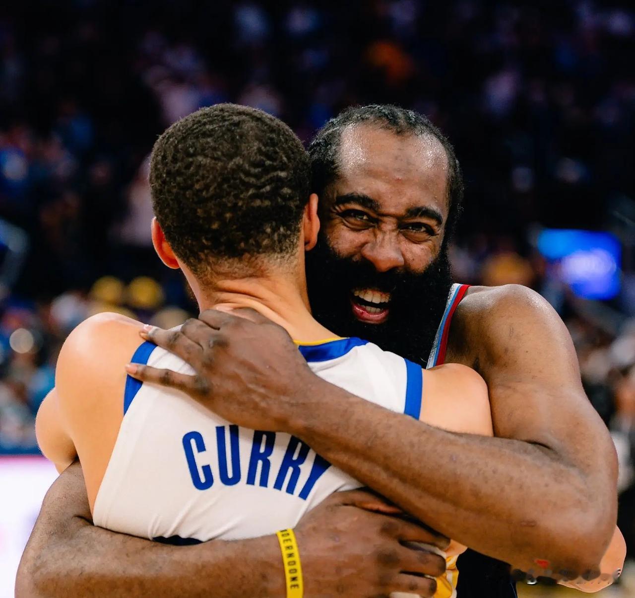 哈登心里平衡了，库里上场勇士也赢不了球呀！
本赛季，哈登打出了近5年来最好的表现