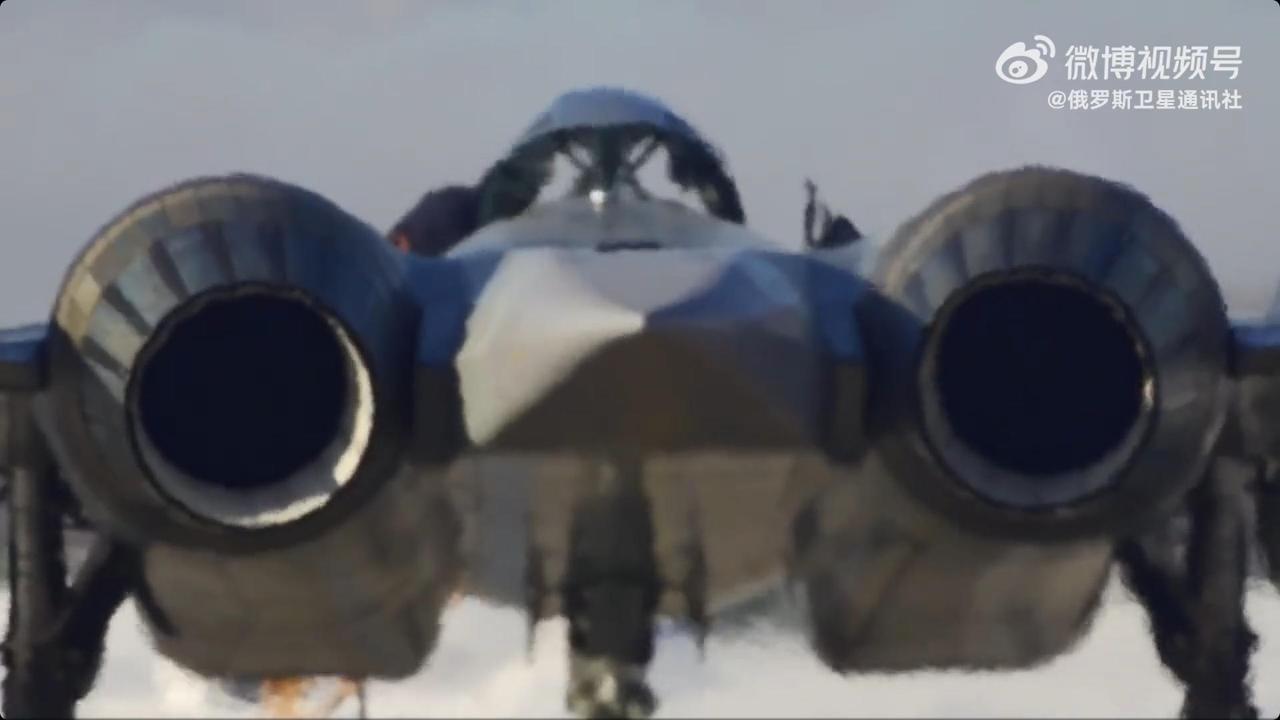 苏-57进入2.0时代，俄罗斯军事专家称，苏-57升级版正在投入使用，俄空天军已