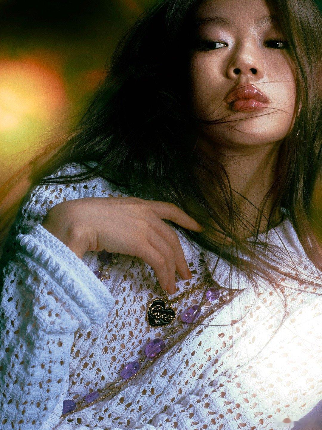 单依纯一朵朝着夜盛开的向日葵