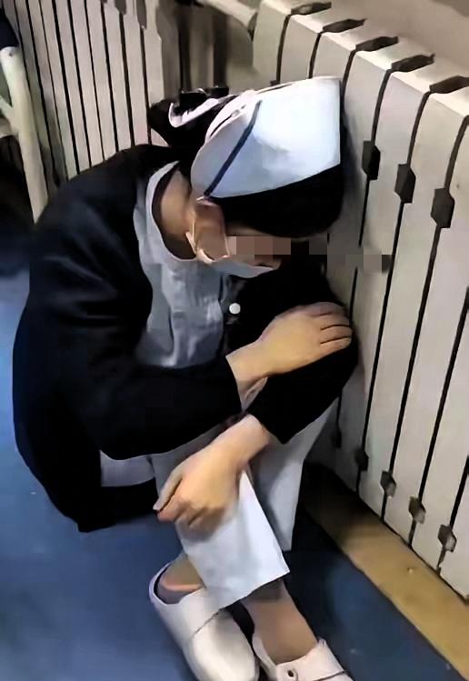 护士扎针慢2秒被扇成脑震荡！家长掏5000元想私了，院长一句话全网炸了：钱我出，