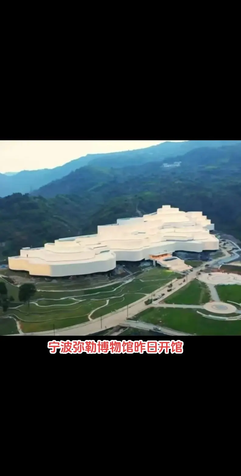 弥勒博物馆。博物馆建筑面积约3.7万平方米，由曾任中央美术学院院长、中...