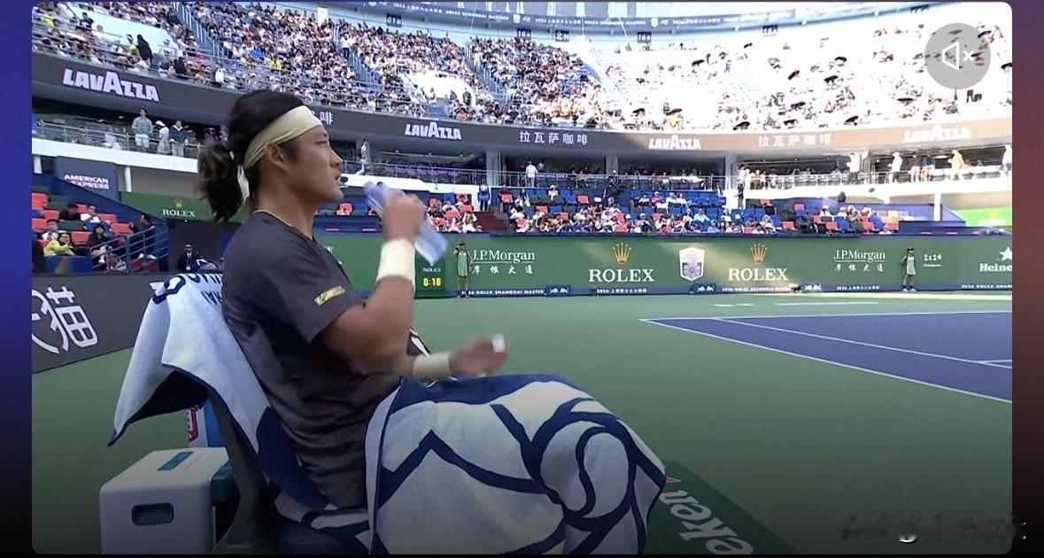 4、外卡选手中国张之臻6-1、6(3)-7、2-6不敌捷克马哈奇遭遇一轮游！
