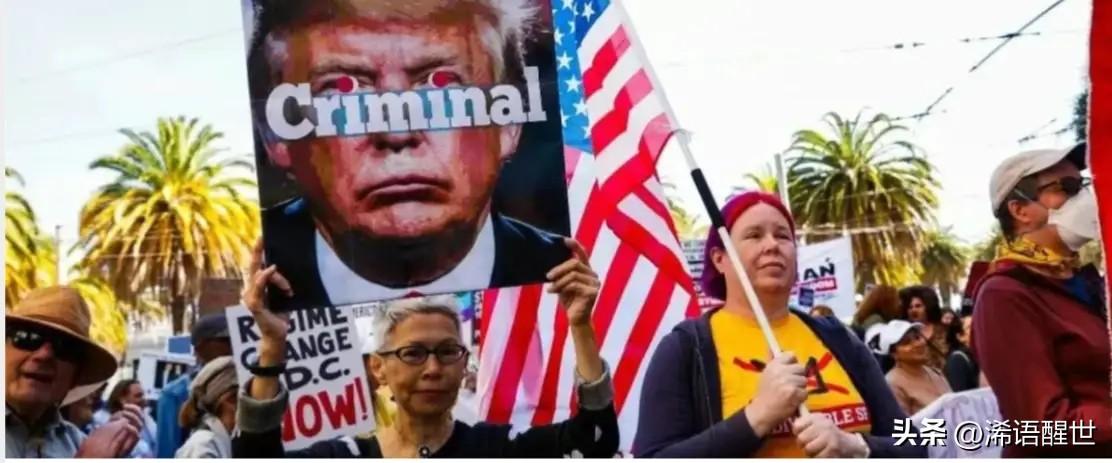 美国这下彻底乱了，50个州全都爆发抗议游行，超过900万人走上街头，规模很可能创