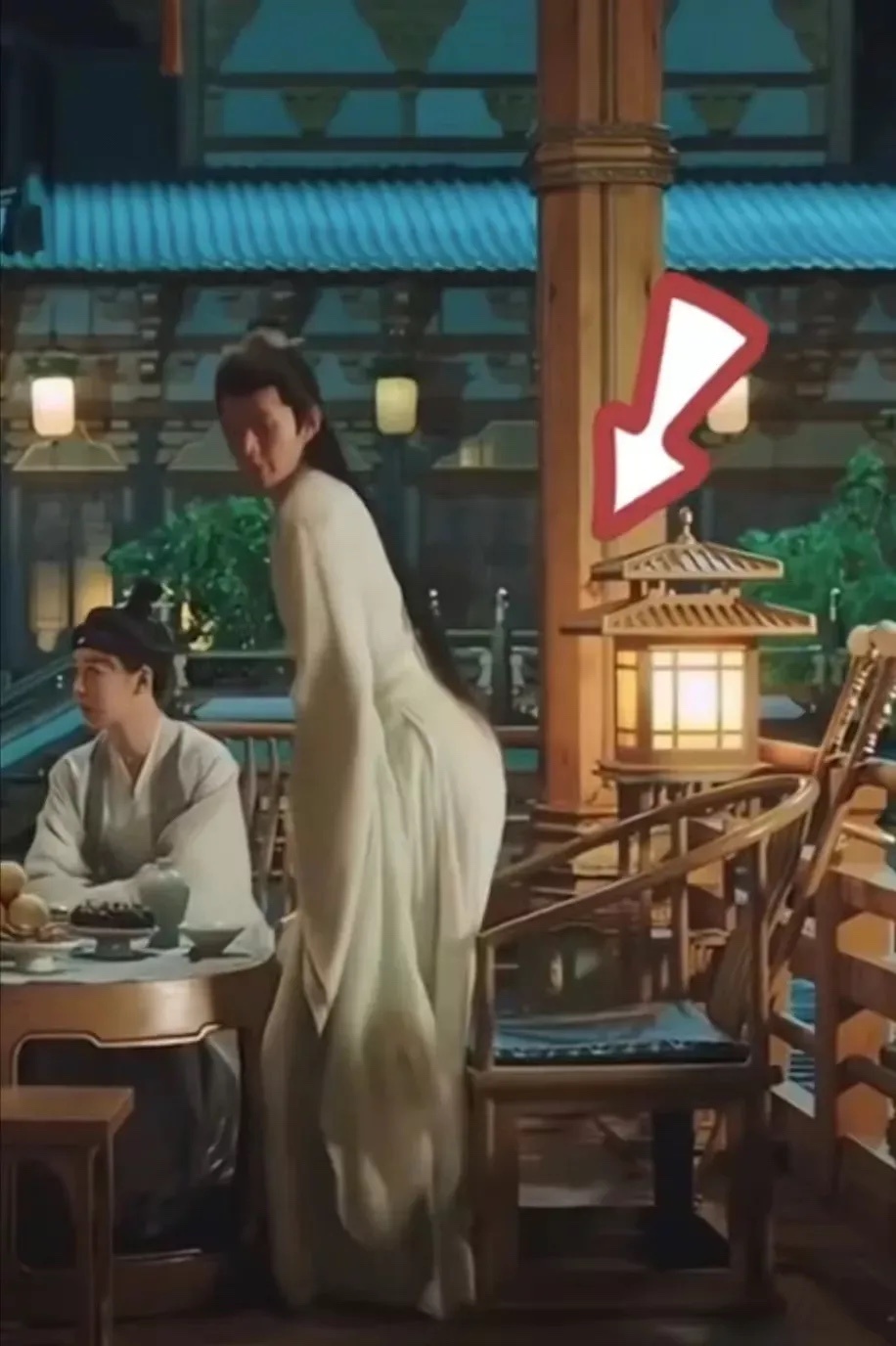 终于知道为啥涂山璟比玱铉更让人关注了，看看身材吧。表哥玱铉的演技绝对没话说，但因