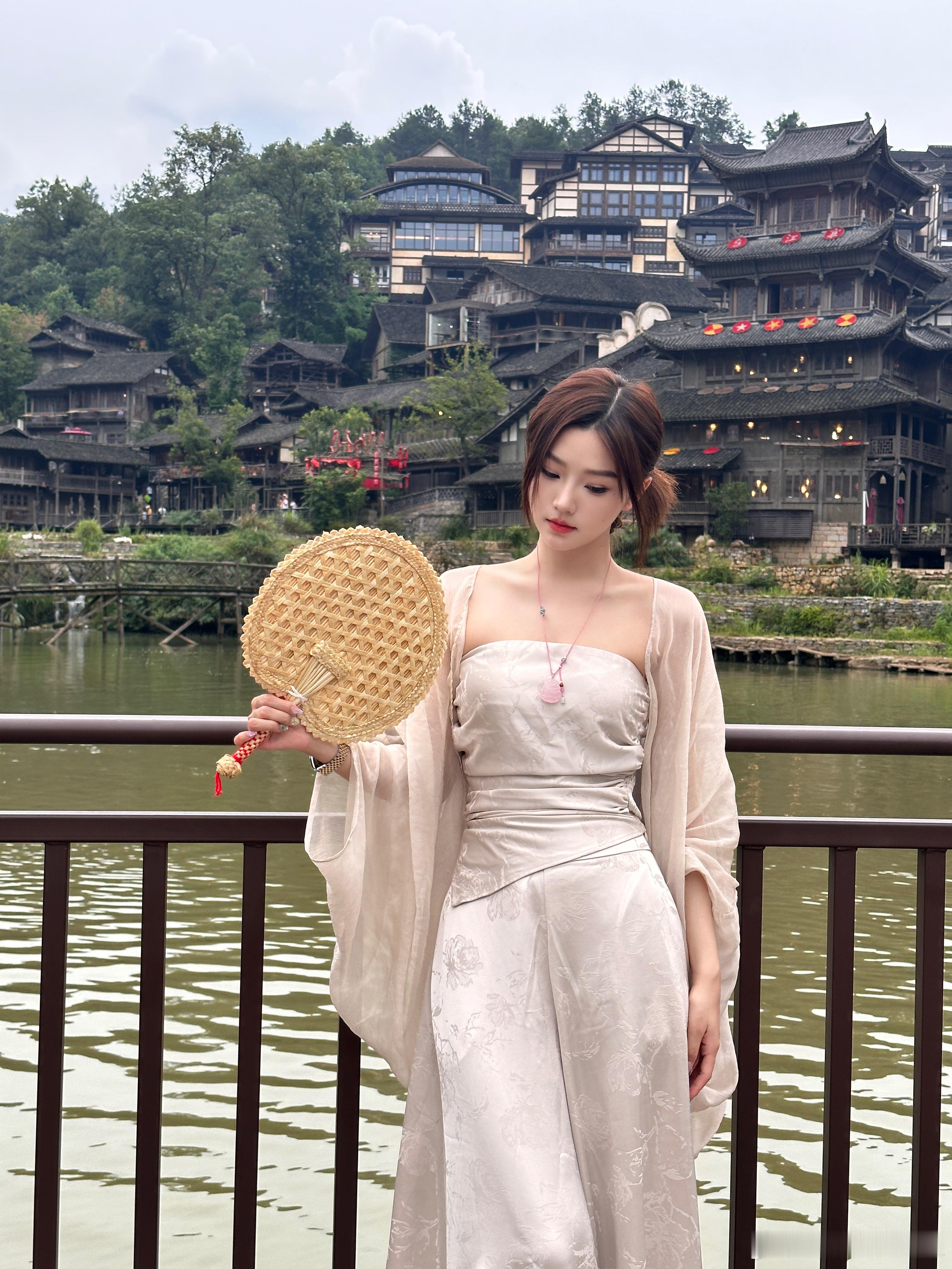 做一日闲人[淡淡的]  ​​​