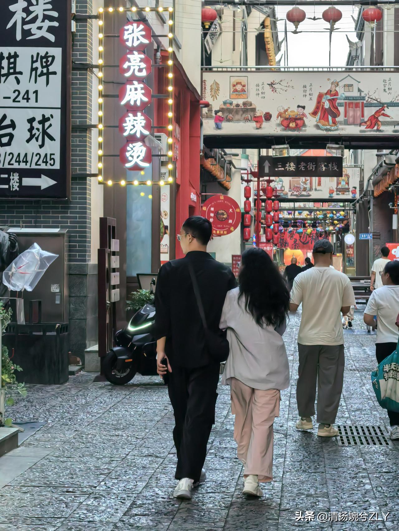 山东泰安｜泰安老街1【原创】

走进泰安，走在青石板镶嵌的小巷，我更喜欢的是这里