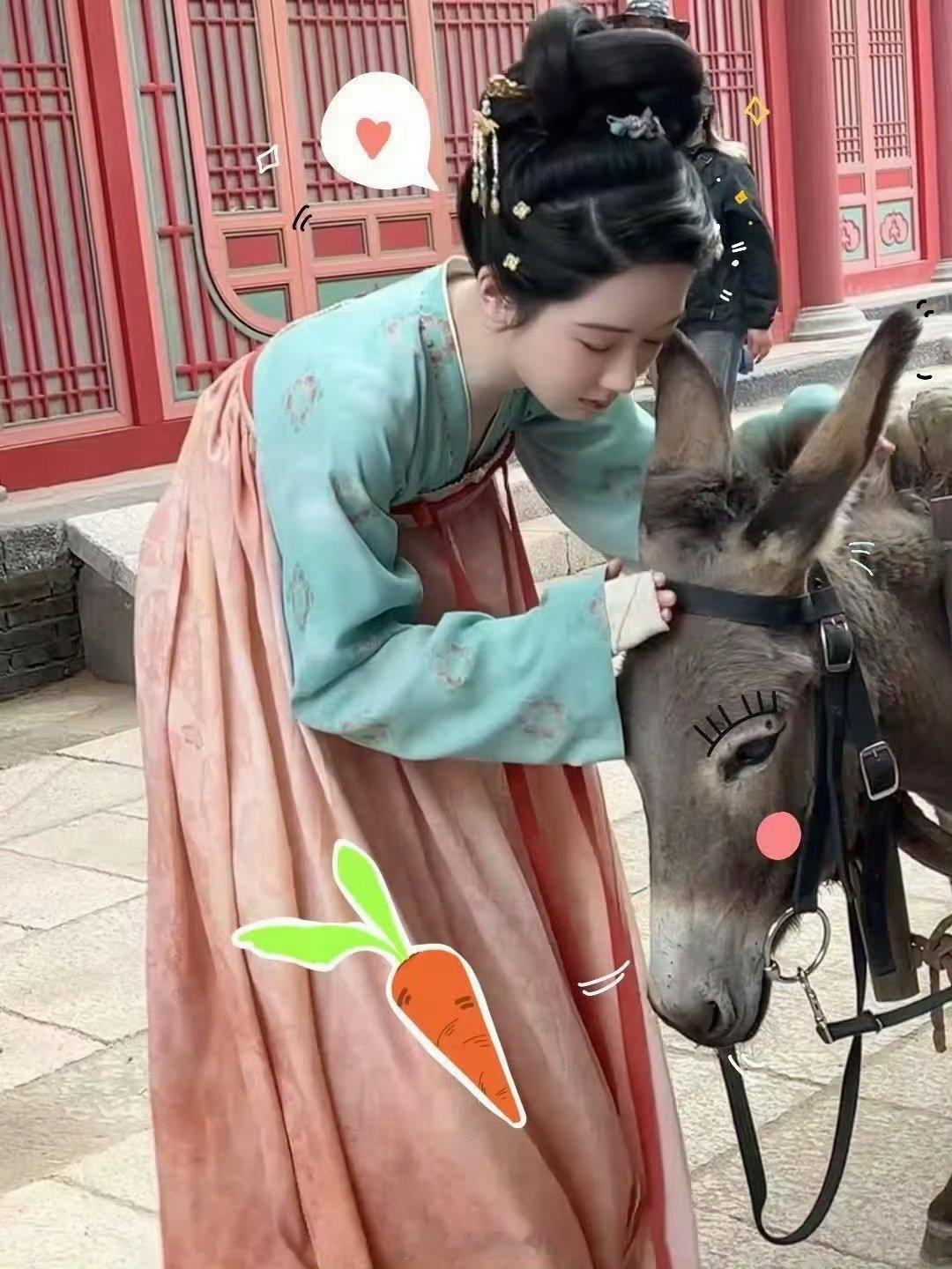 国色芳华连狗都没敷衍我们 说好的全员上桌，一个比一个会演，都成精了[偷笑] 