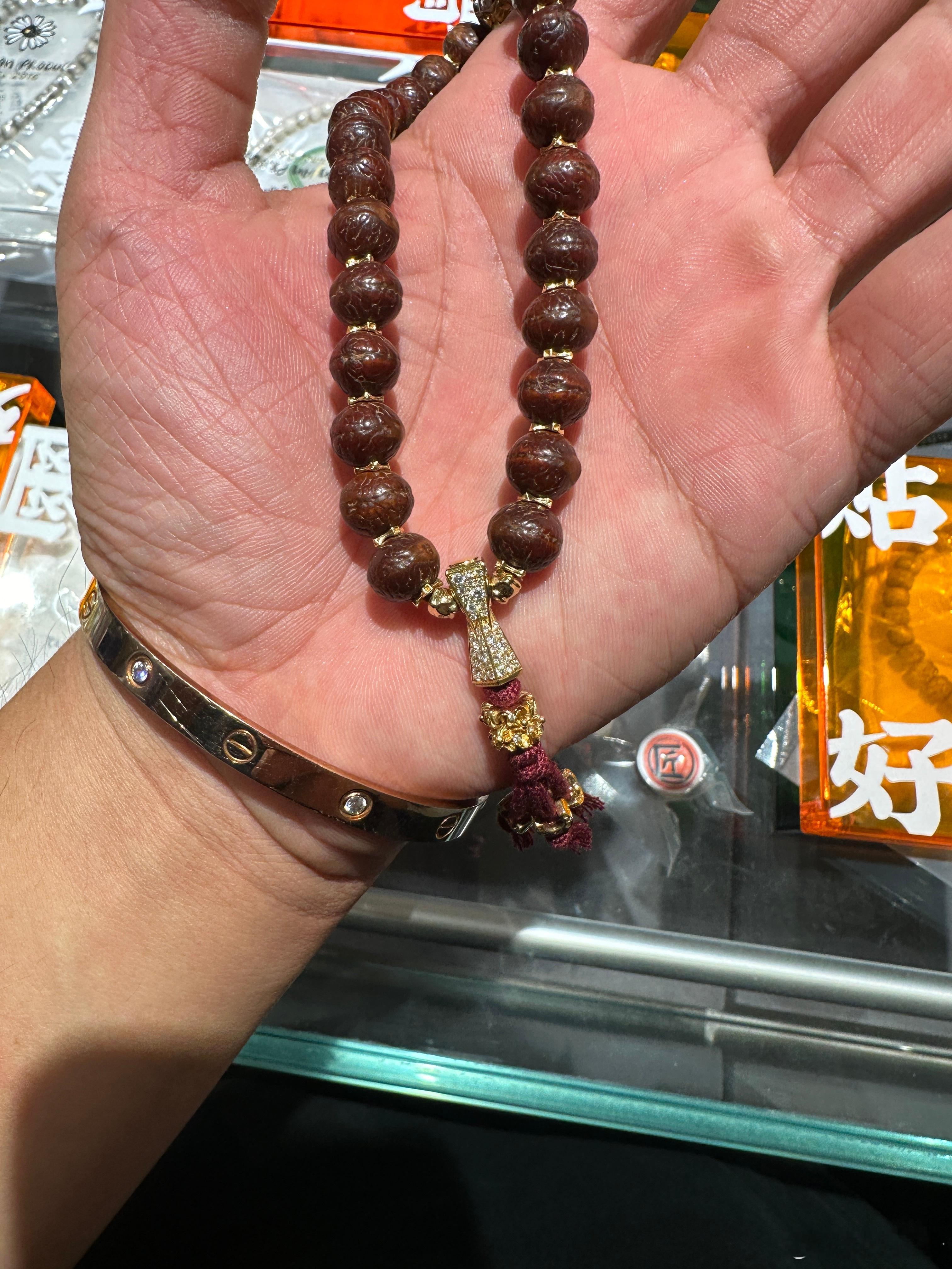 我靠 真很久没逛街了以前只要周末在北京至少一天得逛街这屯子里真是好车太多了[爱慕