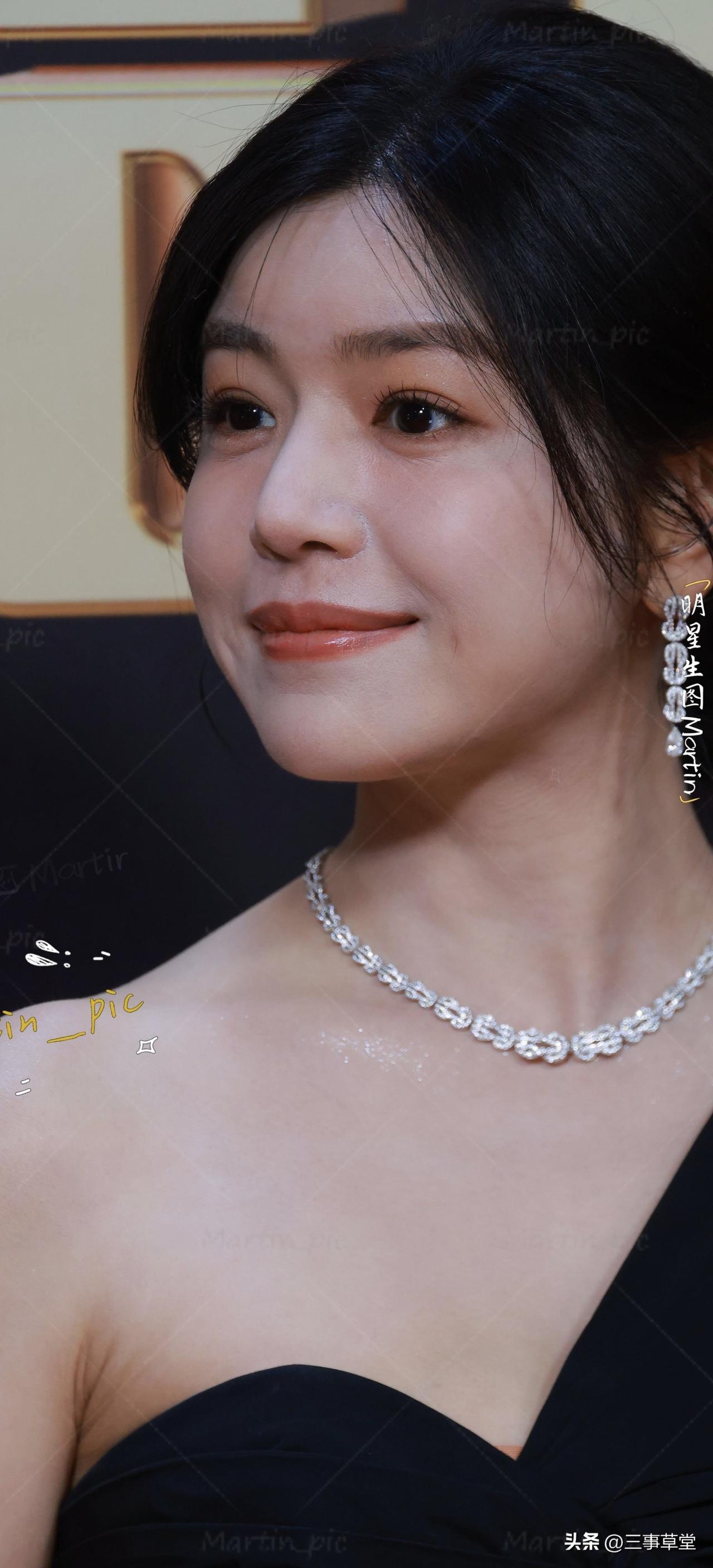 娱乐圈内的女明星,你最喜欢谁?陈妍希电视剧品质盛典红毯生图
元气温柔，独立大女主