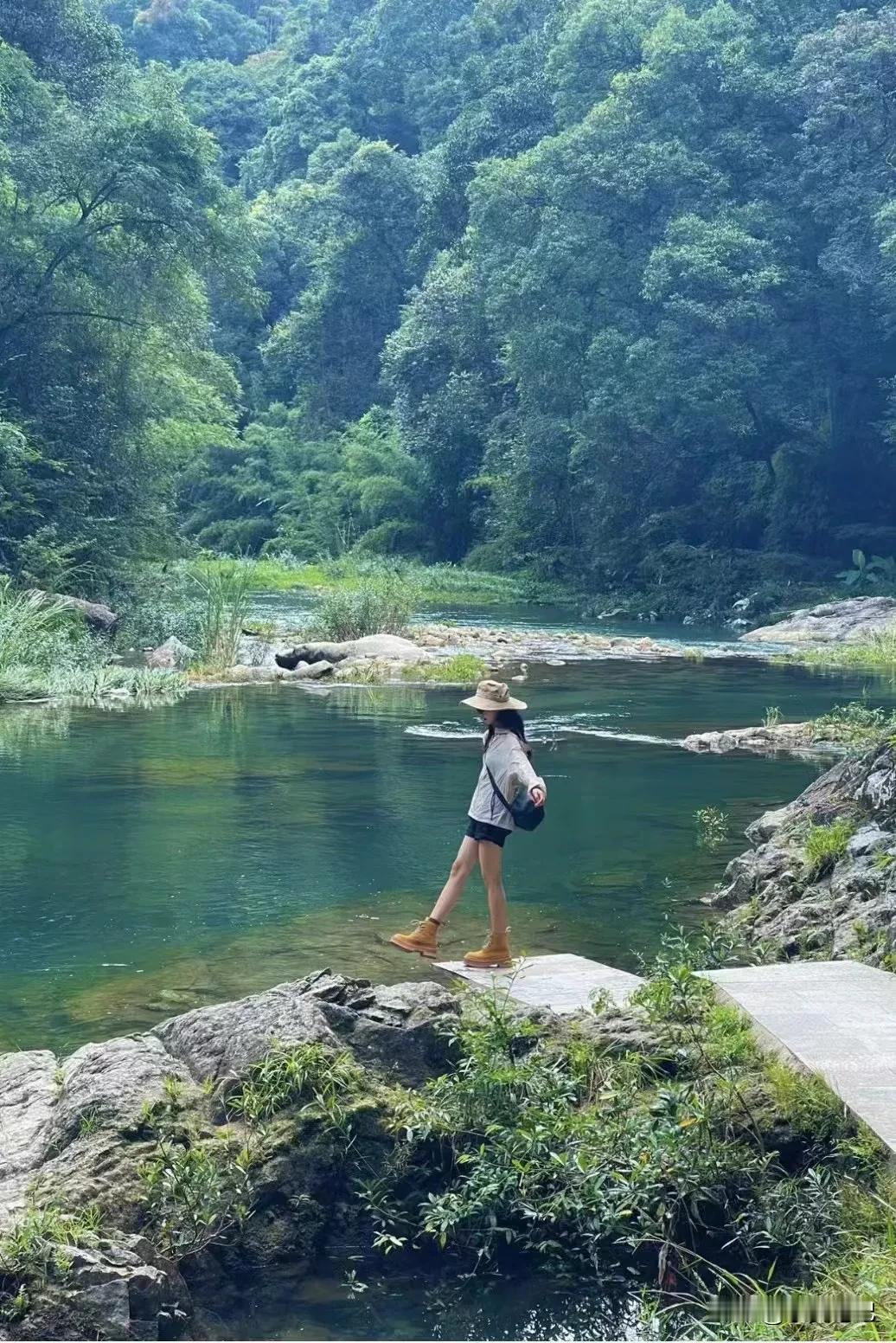 #夏日出游去哪里#
最自在的，还是不用搬砖的日常，平淡的走着简单的活着，美好的事
