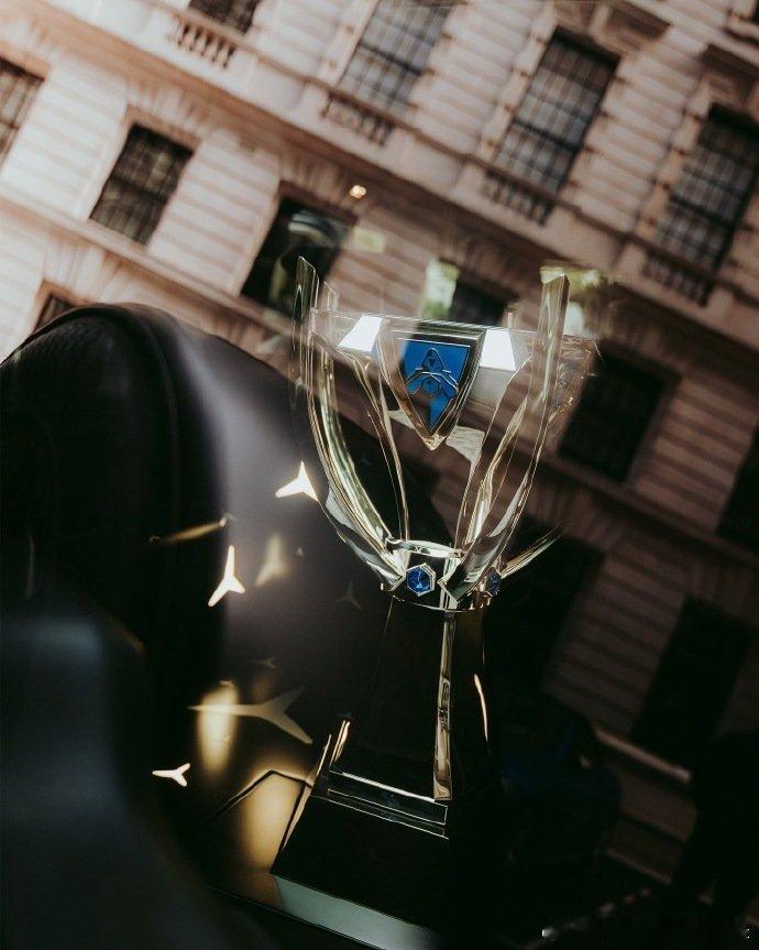 动力猛得没话说！大G在手，驰骋四方的豪情直接拉满，这样的梦中座驾谁能不爱？ （