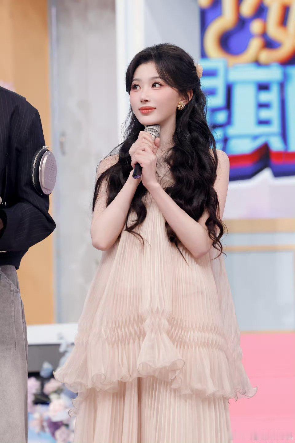 孔雪儿说凯哥是我唯一的依靠孔雪儿说凯哥你是我唯一的依靠，艾玛，这也太甜了。隔着屏