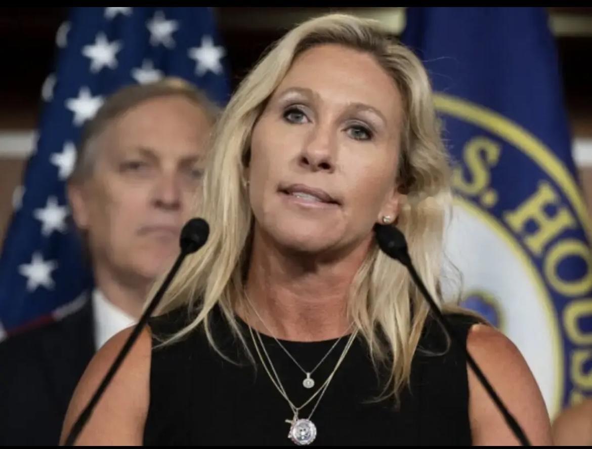 特朗普这波操作也太会“变脸”了吧！当初喊着要公开爱泼斯坦档案的是他，现在翻脸攻击