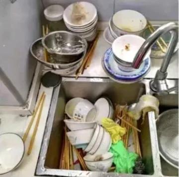 我和我男朋友认识一年了，他一直都不带我去他们家，昨天他带我去买了一身衣服，说明天