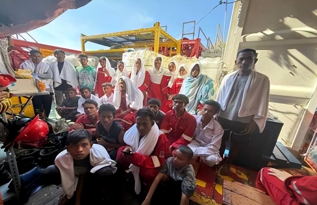 军舰火速驰援！缅甸海军成功救起118名遇险者