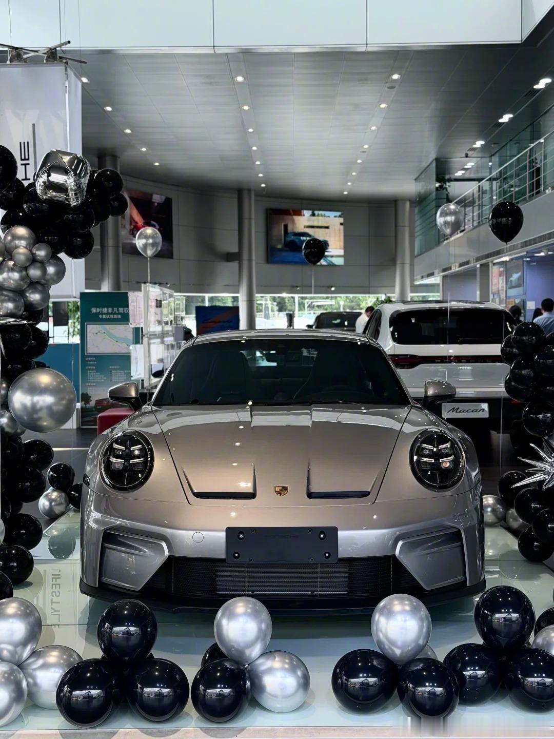 这911 GT3 Touring提车的场景经常出现在我的梦里啊[拜托] ​​​