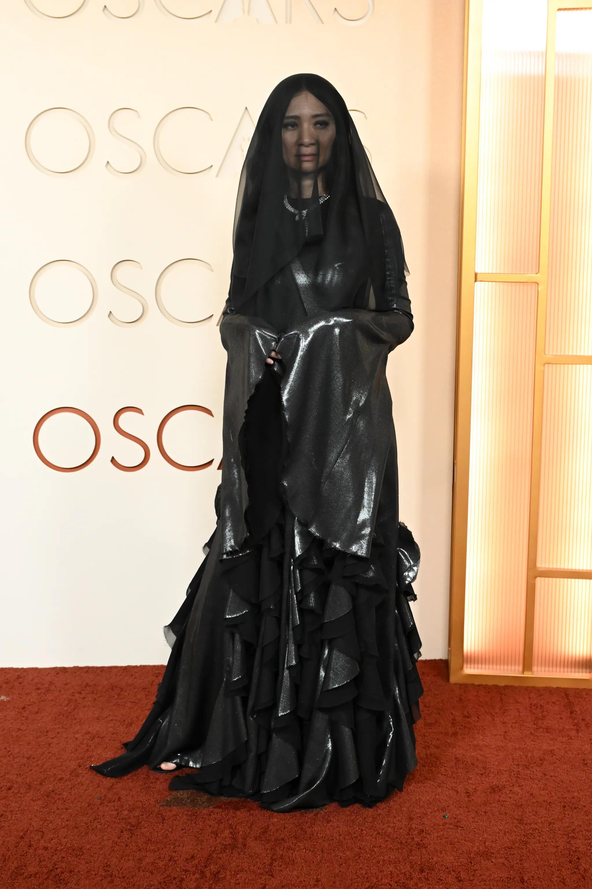 赵婷今天的造型有点吓人哇 