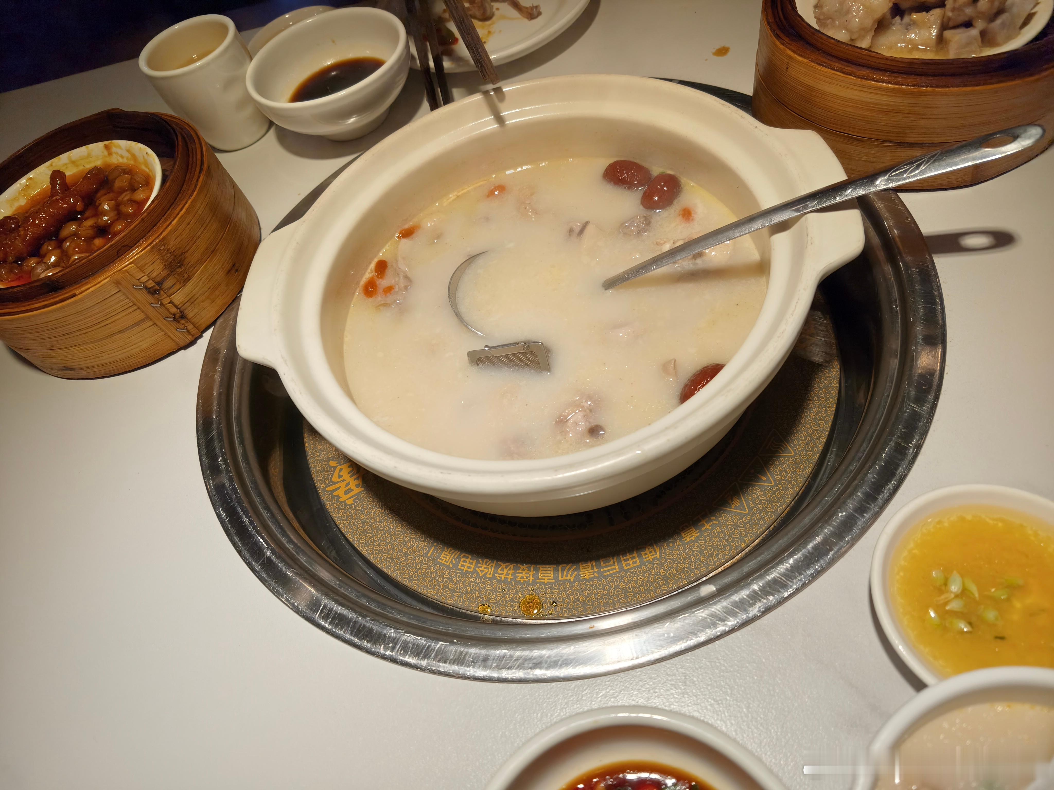 衢州菜太辣了还是吃点猪肚鸡吧 
