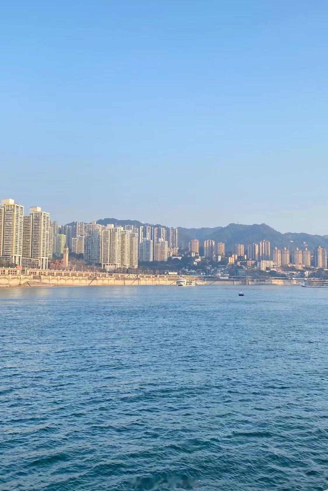 #到重庆渝尔代夫看海#【打卡“渝尔代夫”！来这里看“海”】阳光和煦、微风轻拂，两
