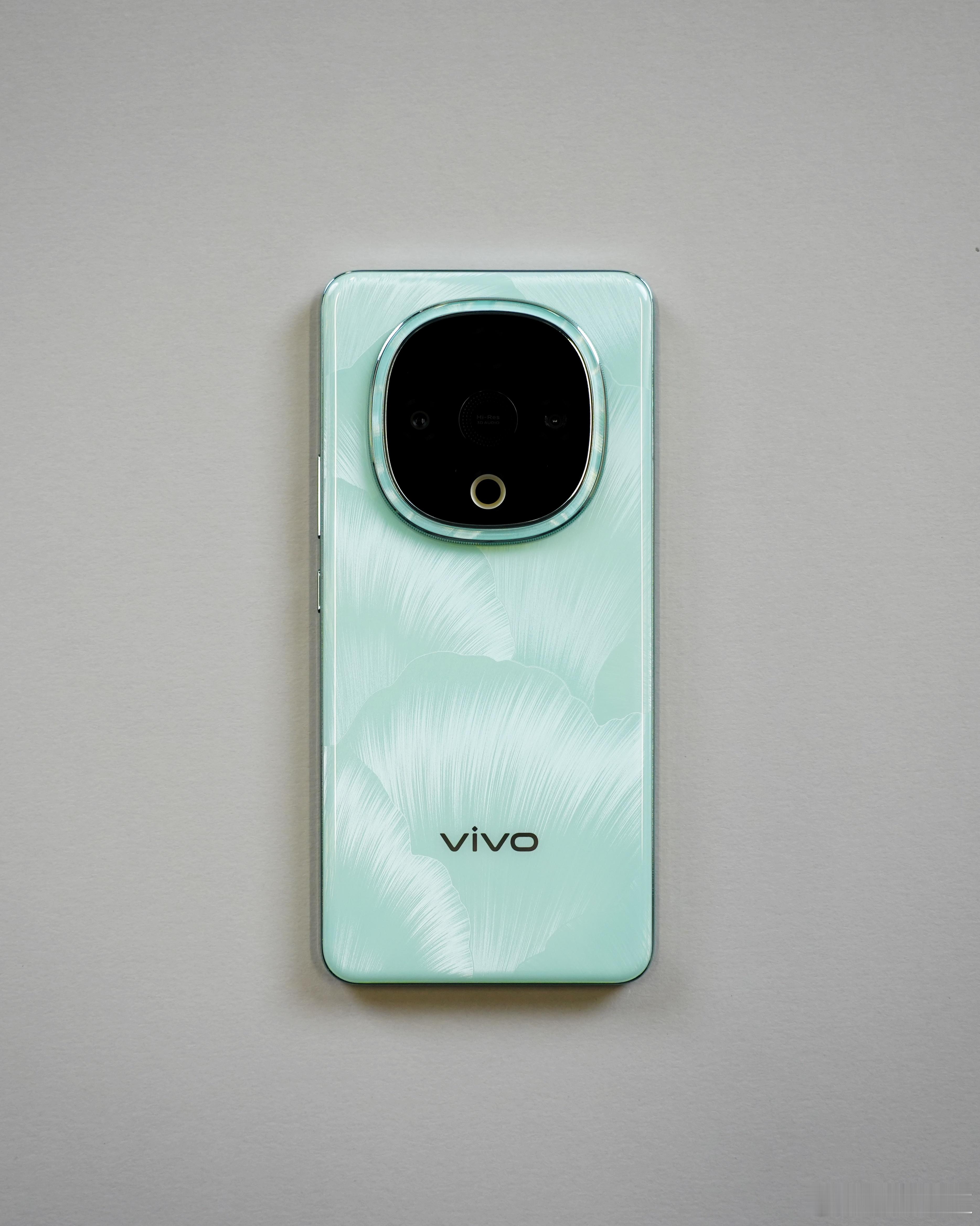 外放音量超大的vivo Y300，各位觉得如何？[围观] 牛丸科技说[超话]  