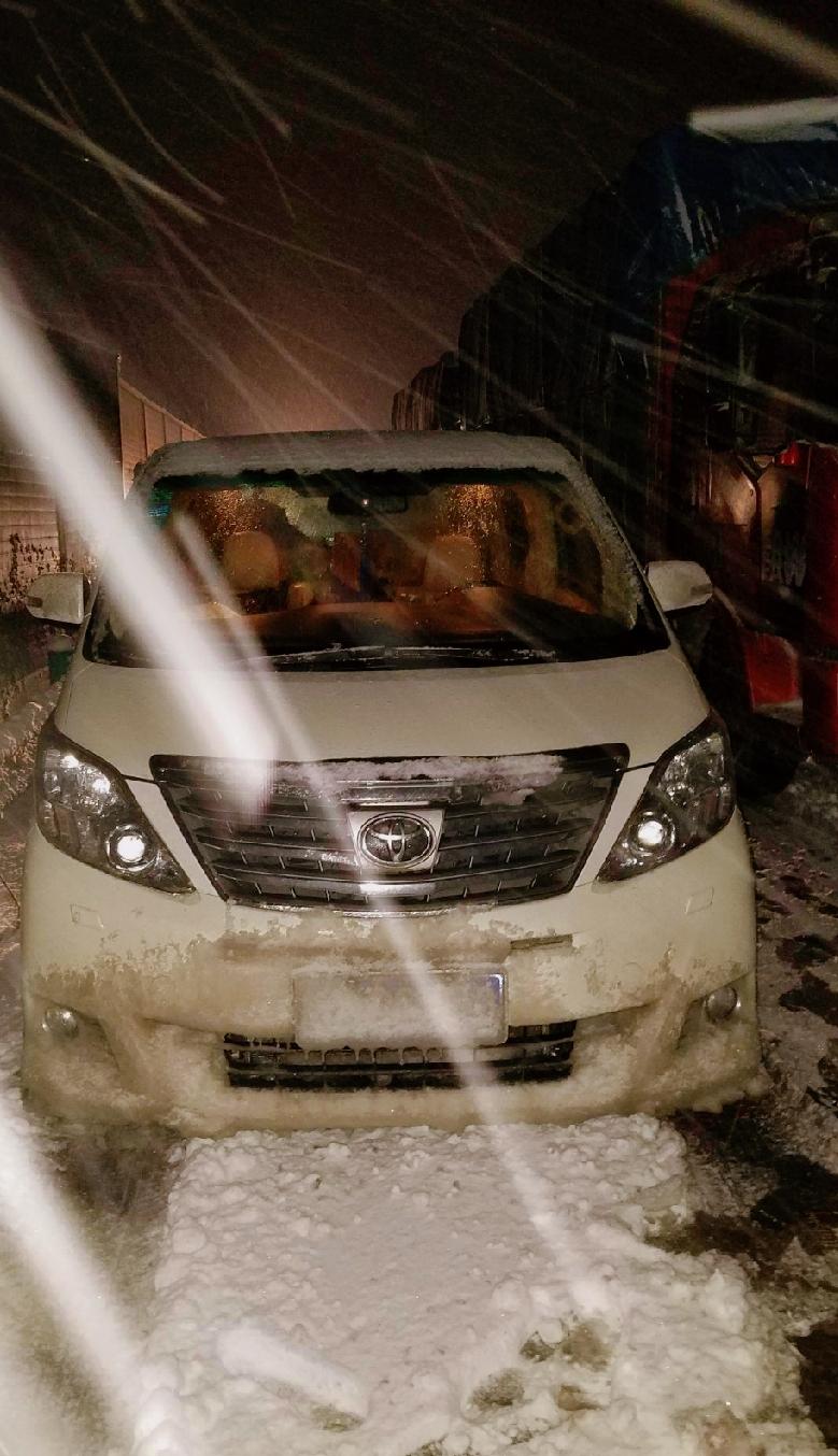 去年年初，从魔都出发，中午路过南京吃了饭想一口气赶回家。大雪封路，堵在G36高速