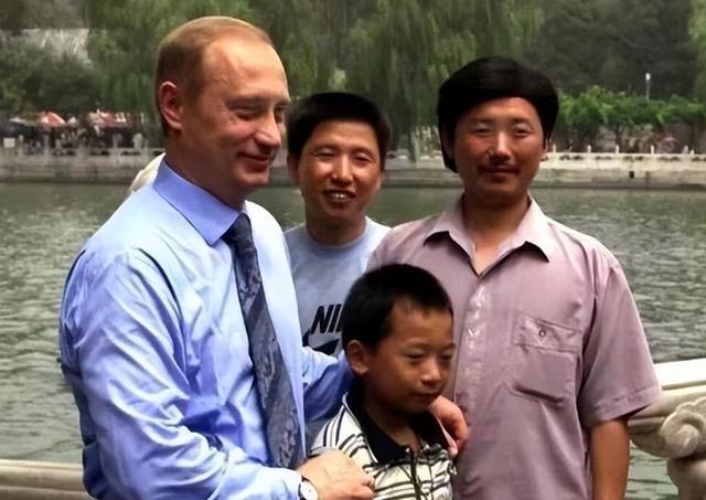 谁也没料到！普京将踏上北京红地毯，第一个想见的是这位普通人。

当夜幕刚刚落下，