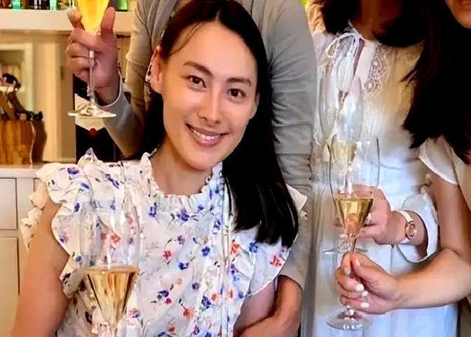 【标题】
梁洛施：主动离开李泽楷后，我花了七年找回自己
【正文】
2011年香港