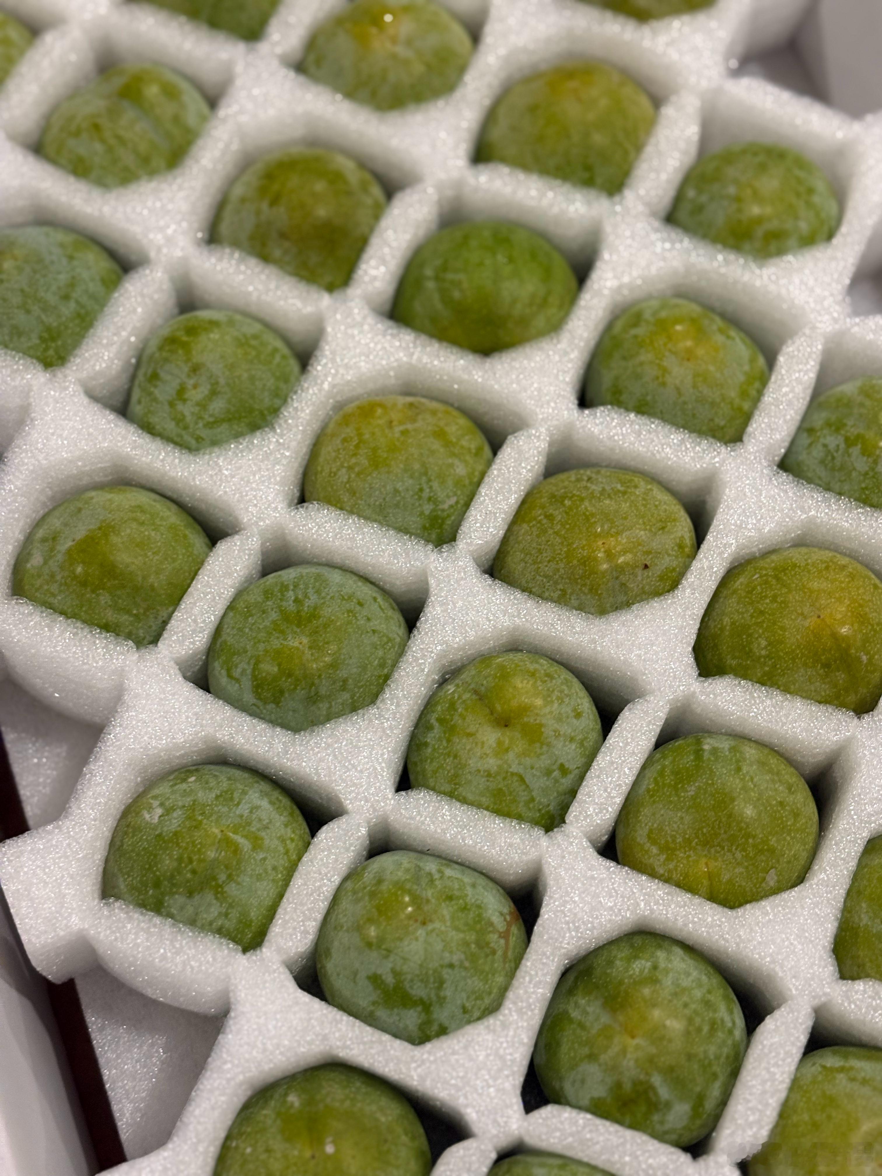 收到新的脱骨青脆李了，好脆！没有之前的蜂糖李甜，但是比之前的蜂糖李贵。 