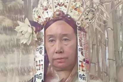 1895年的夏天，紫禁城的红墙裹着热浪，里面却飘出丝竹管弦。

慈禧太后的60寿