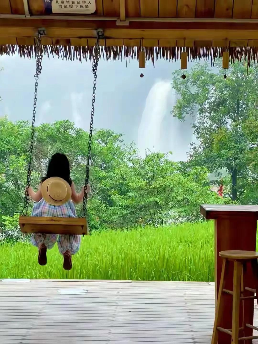 小公主的秋千时光，静享田园风光