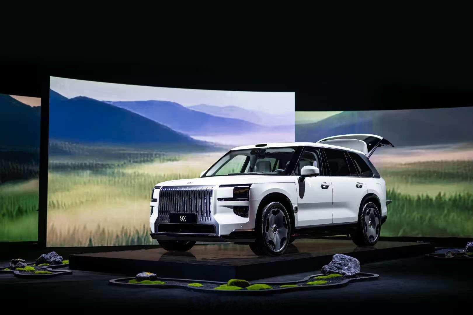 极氪9X引领新一代科技豪华“狠人”见多了，“狠车”第一次见，极氪9X四向安全碰撞