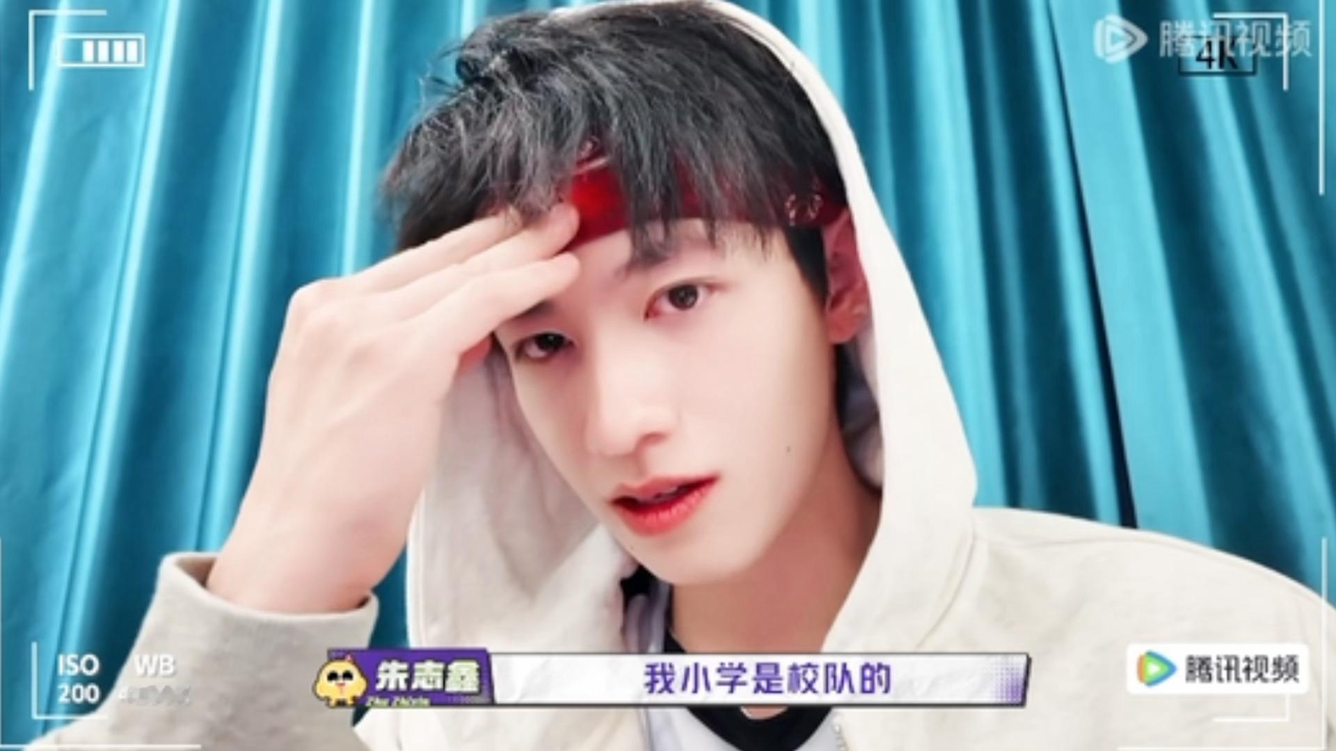 我擦真的太可爱了“当初骨折了我妈就不让我踢了” ​​​