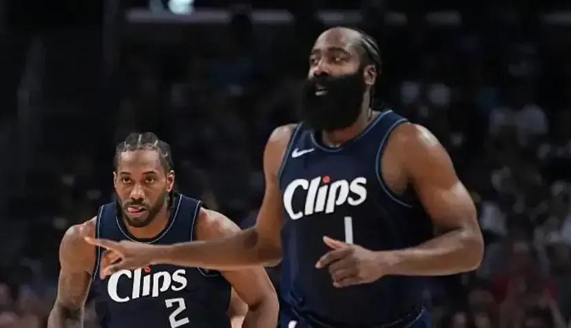 快船防守出现问题，再次上普拉普利，被76人逆转比赛了。
第一，快船进攻还可以，小