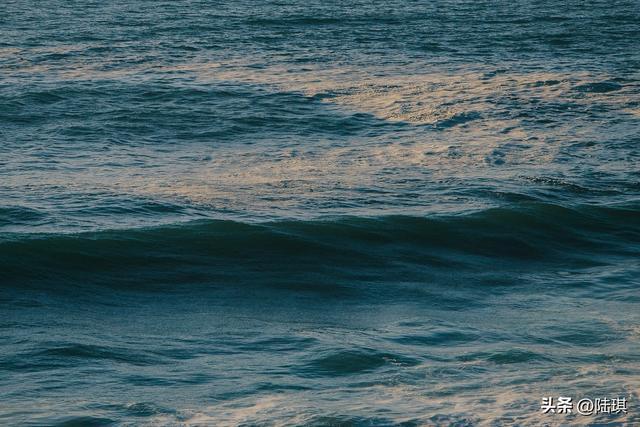 重庆女子自述血泪婚姻路：他三次出轨求我忍，我最终选择转身重生！

发现他外面有人