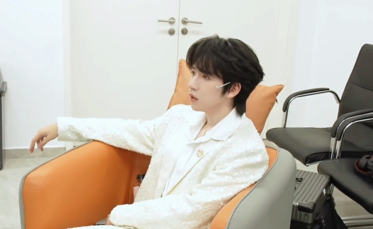 贺峻霖💚 贺峻霖2026星光赴路皆坦途 我要被这个宝宝萌4️⃣啦