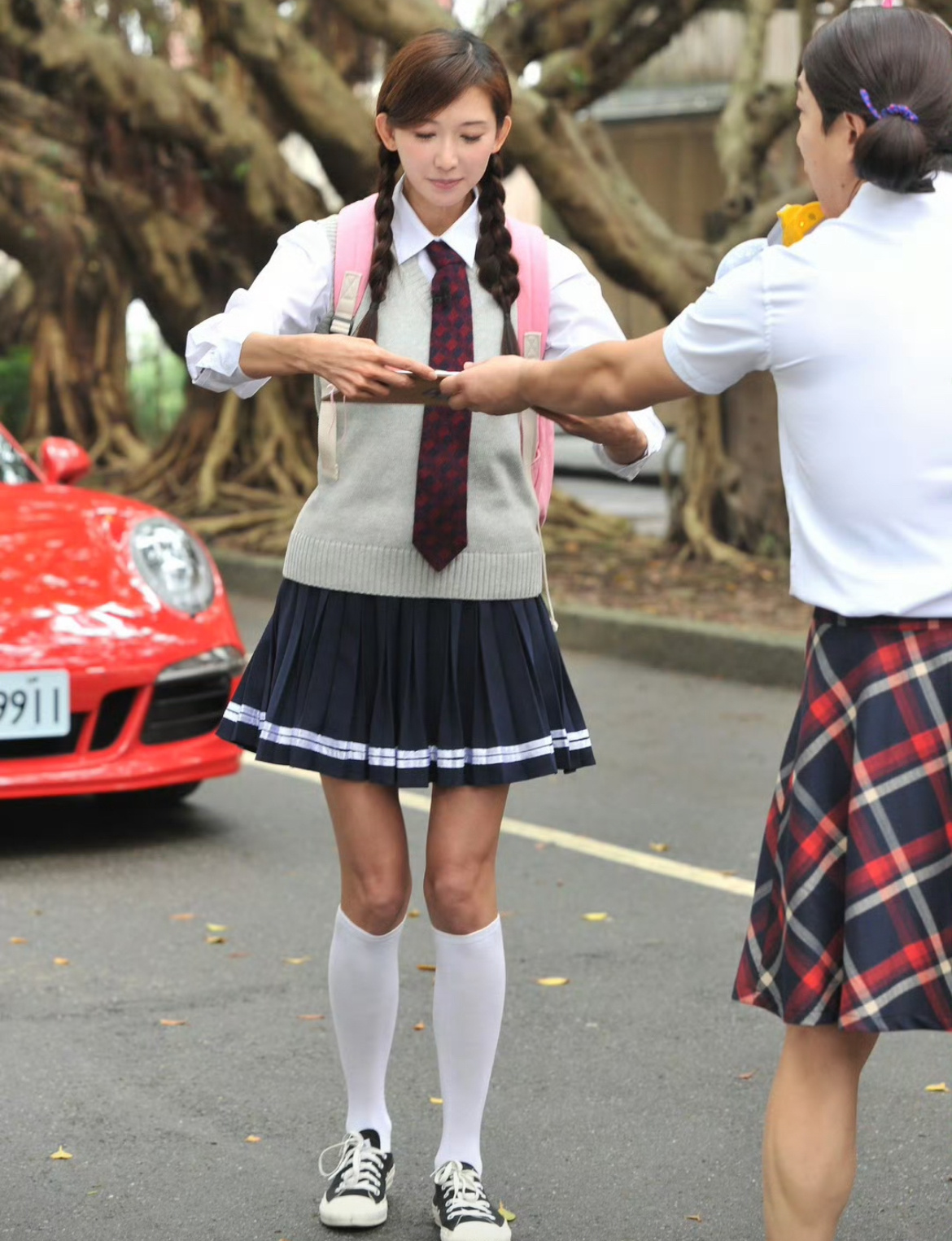 林志玲极限挑战造型🈶学生妹咱以为又演青春剧去了不过50岁还有这状态真的很🐮了