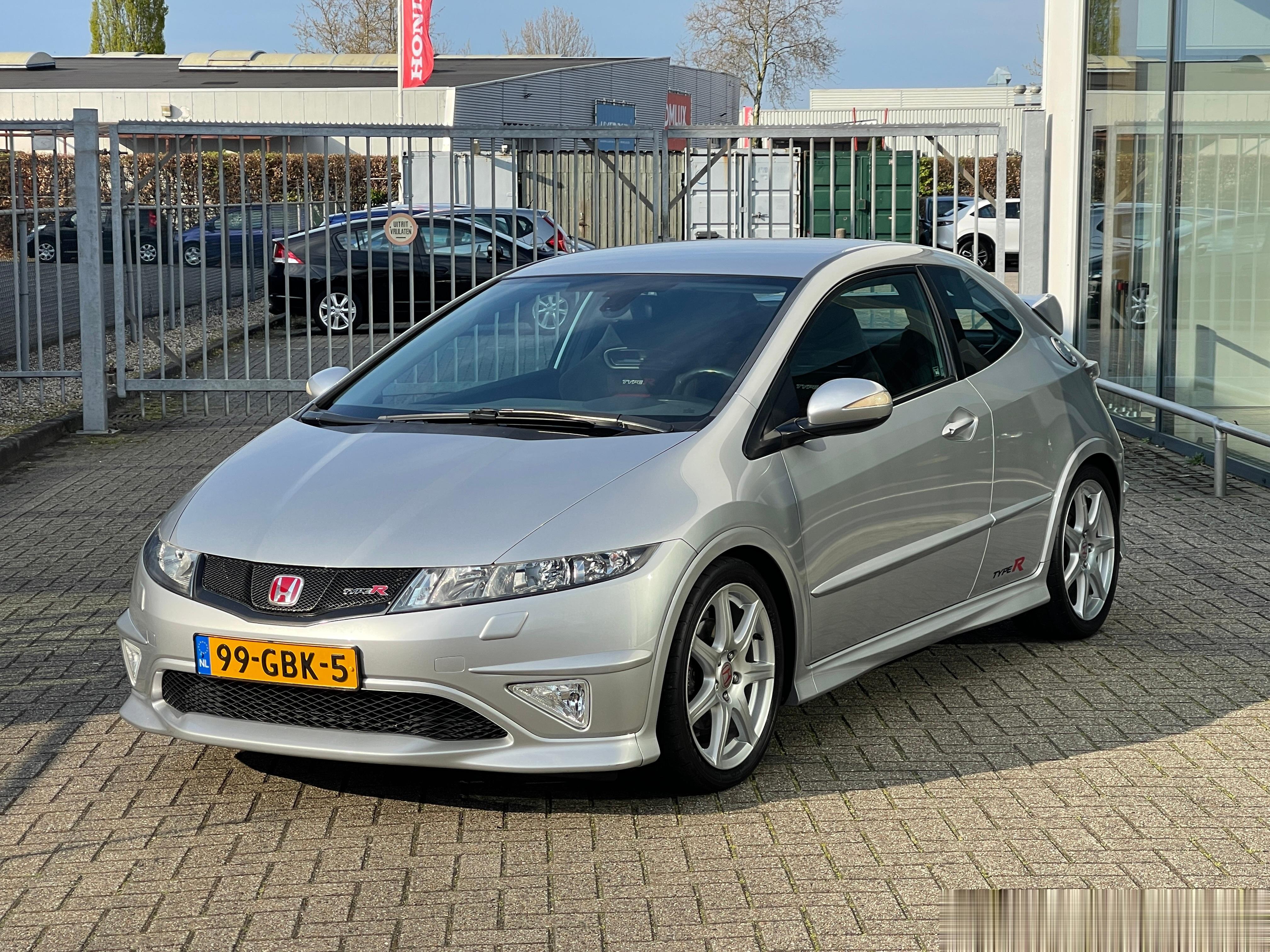 终于成为Type-R车主！[嘻嘻]  ​​​