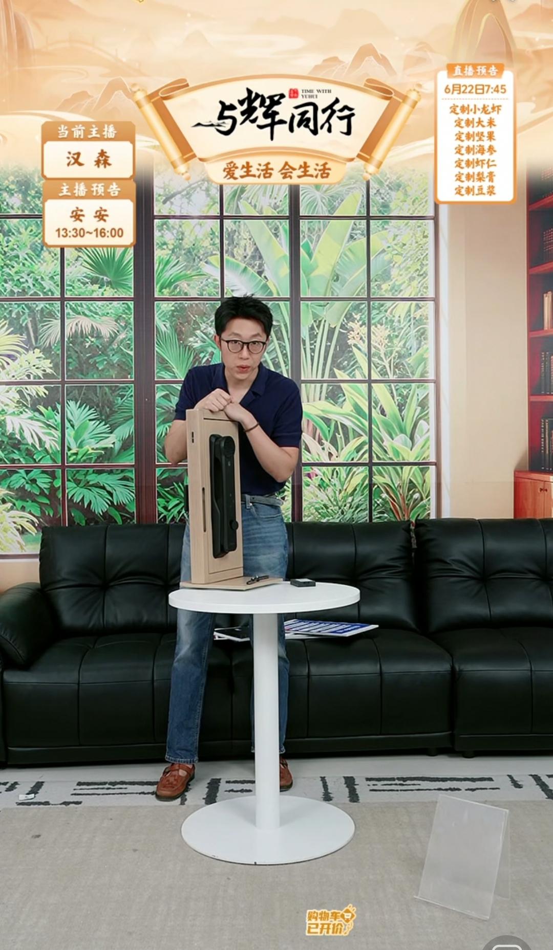 夏天，天蓝蓝，水清清，风景迷人。[烟花]

你喜欢夏天吗？ 我认为喜欢