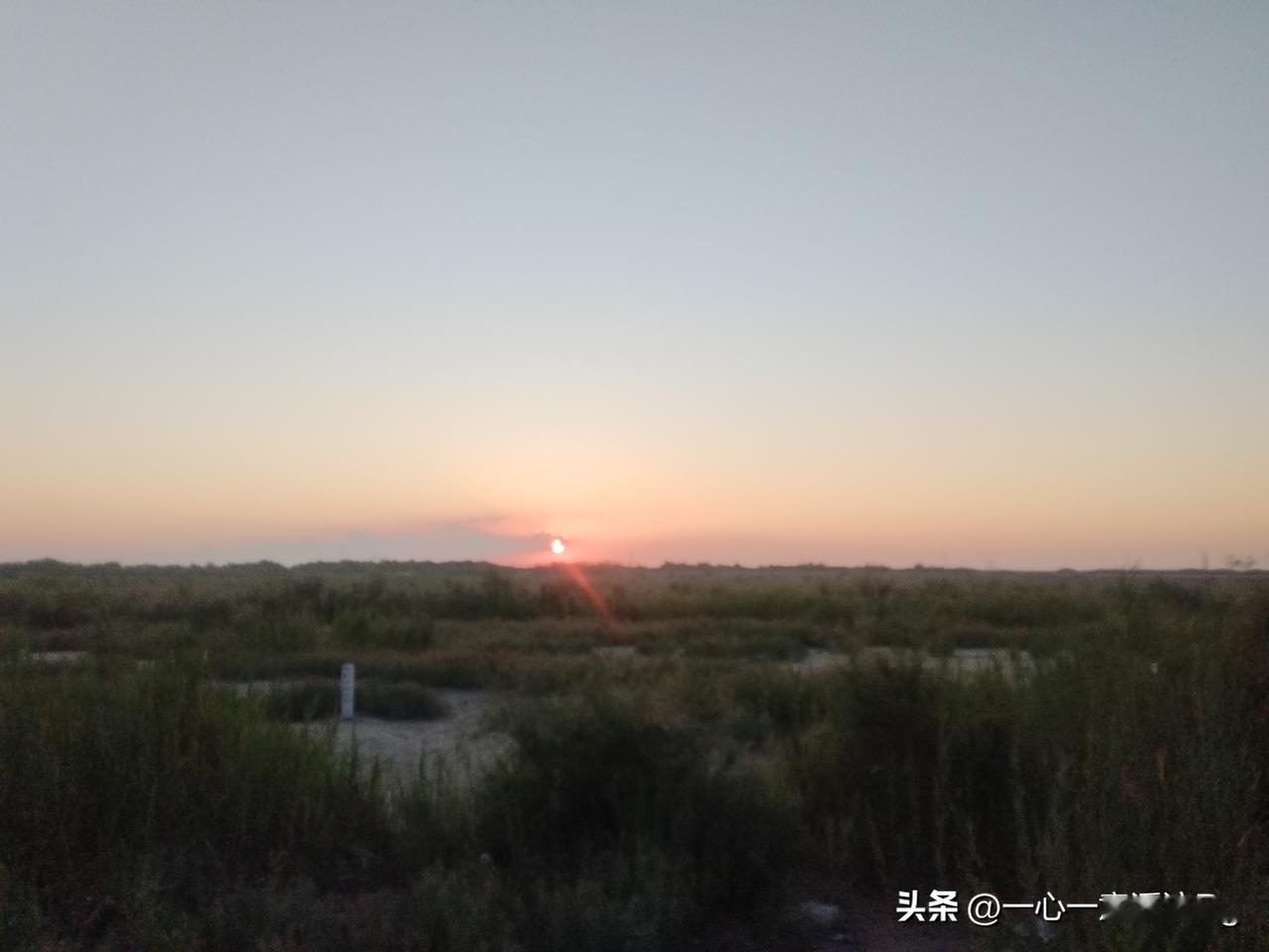 众友友早上好！
今天是9月2日星期三，目出时间5.40分，日落时间6.39分，白