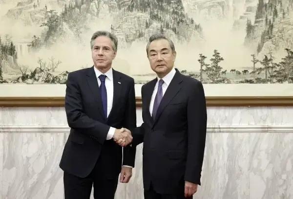 #王毅会见美国国务卿布林肯# 早就有人预测中美关系会在近期变好，这次王毅部长出访