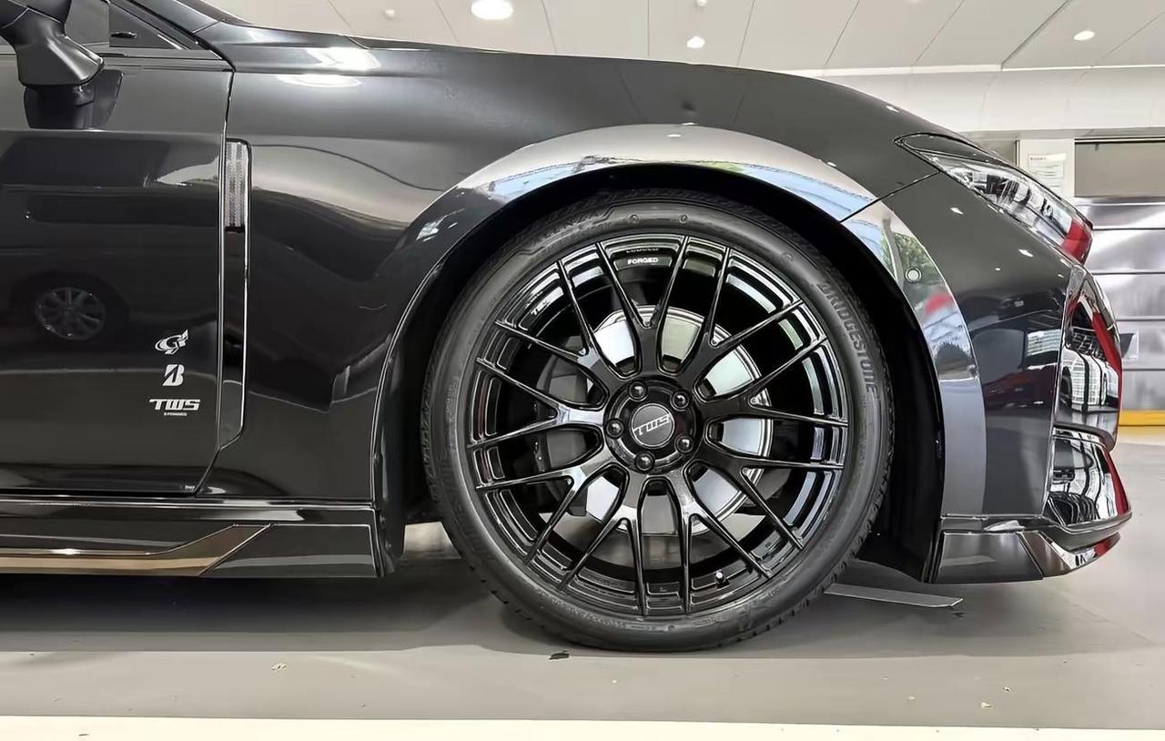 “谁说皇冠不能运动风格！”jdm sedan 16代皇冠 丰田皇冠 皇冠