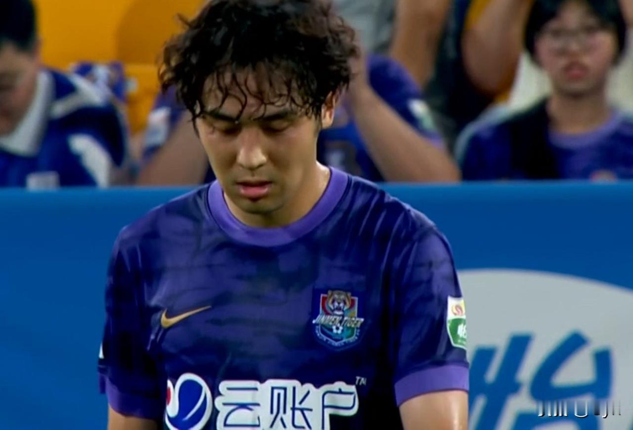 从0-2落后到3-2绝杀翻盘，津门球迷集体狂欢，四连胜到手，保级压力烟消云散。