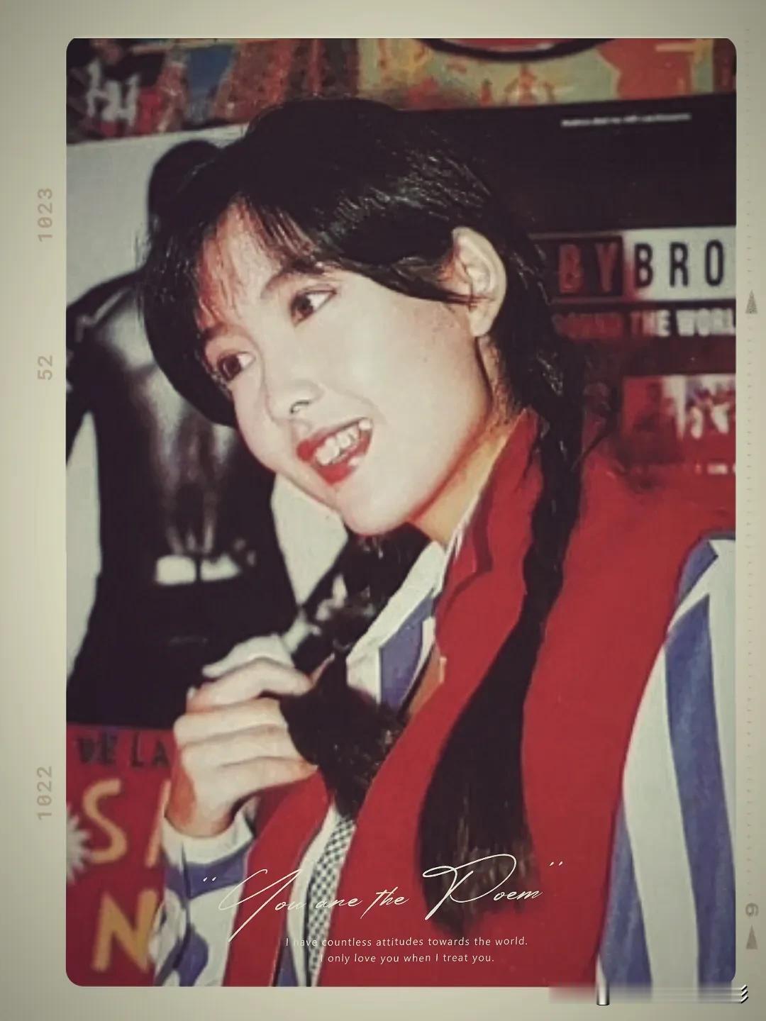 90年代复古风，红白蓝条纹外套，少女感十足