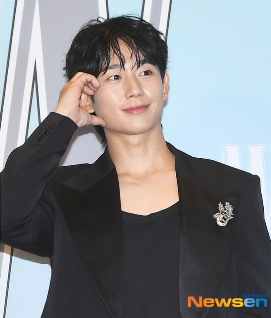 【热帖】参加WKOREA活动的男演员们的新闻照片～来比帅丁海寅 李浚赫 李彩玟 