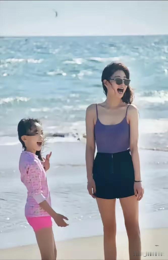 殷桃真是清新脱俗，人间尤物。
偷偷暗恋她，偷偷馋她身子的男人应该不少吧。
殷桃