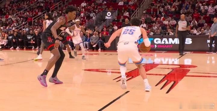 装都不装了！这么明显的回线，裁判愣是没响哨！ 