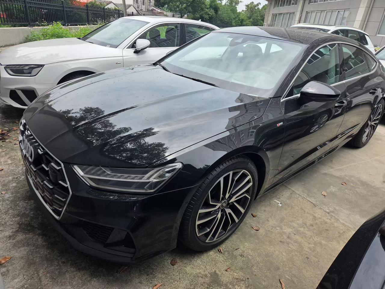 库存车
进口奥迪A7
24款2.0T，45臻选型，指导价626800
生产日期2