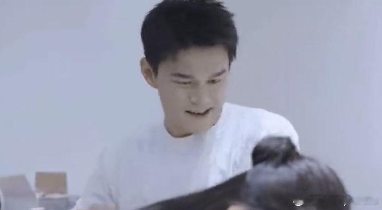 孙杨隔空向张豆豆挥拳的表情孙杨向张豆豆挥拳的表情孙杨 私生子传闻，结合他那个表情