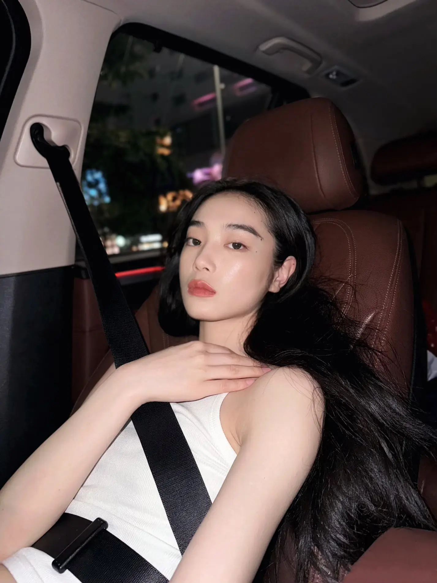 黑暗中的扶持 比顺境中的承诺 更能验证爱的分量.